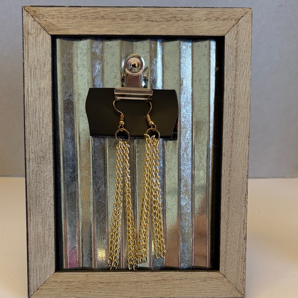 💕5/25💕Gold Tassel Earrings 4”